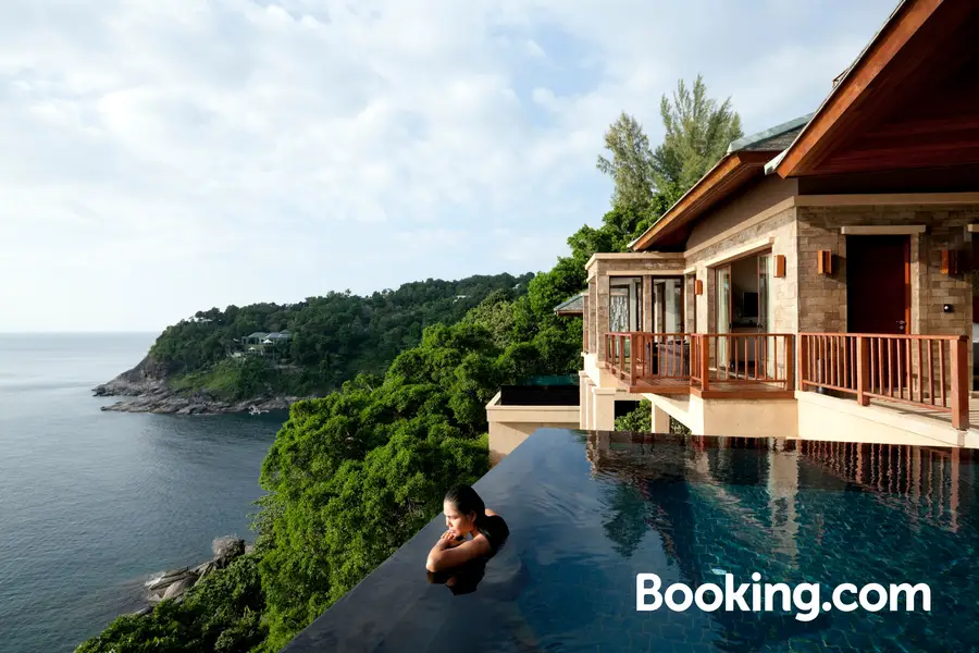 15% or more off end-of-year stays image